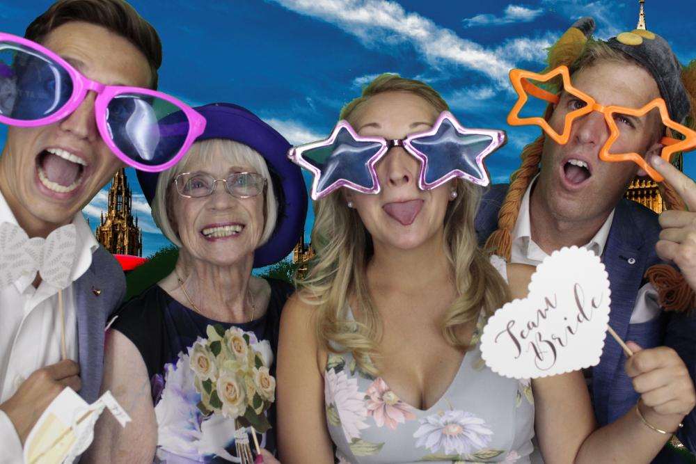 Katherine & Simon | View more photos from the event at gallery.myphotoboothexperience.co.uk/u/MyPhotoBoothExperienceLtd/Katherine-Simon